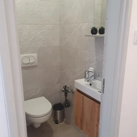 Emerald Grove Apartament